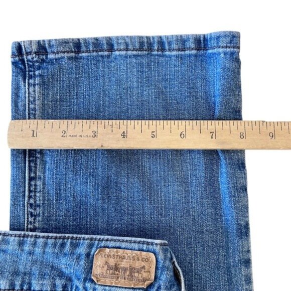 Women's Levis Blue Jeans, Medium Wash ,526 Slender Boot Cut, Size 6M - Picture 7 of 8